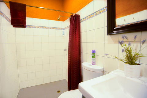 The Underground Motel - Tourism Caloundra 17