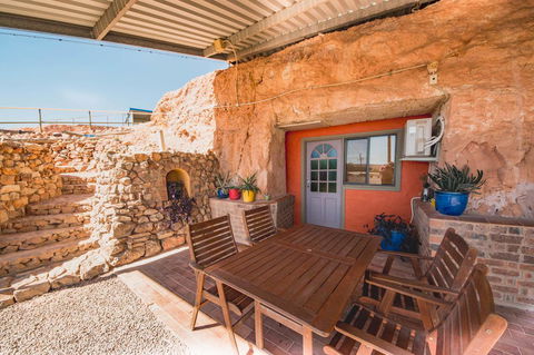The Underground Motel - Tourism Caloundra 13