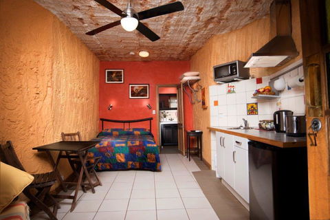 The Underground Motel - Tourism Caloundra 19