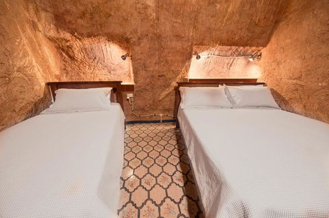 The Underground Motel - Tourism Caloundra 6