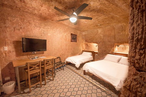 The Underground Motel - Tourism Caloundra 8