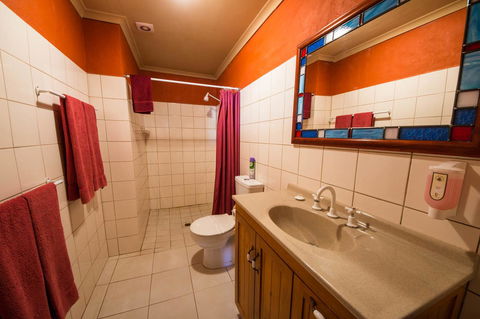 The Underground Motel - Tourism Caloundra 10