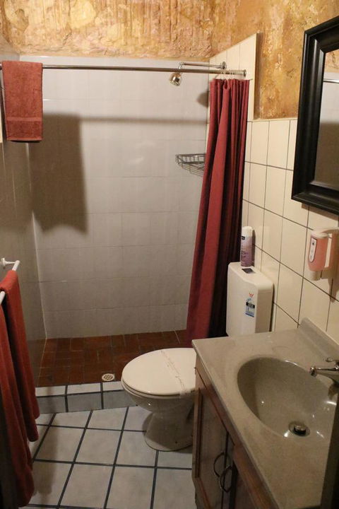 The Underground Motel - Tourism Caloundra 4