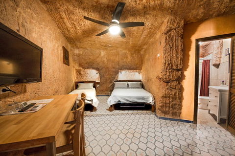 The Underground Motel - Tourism Caloundra 9