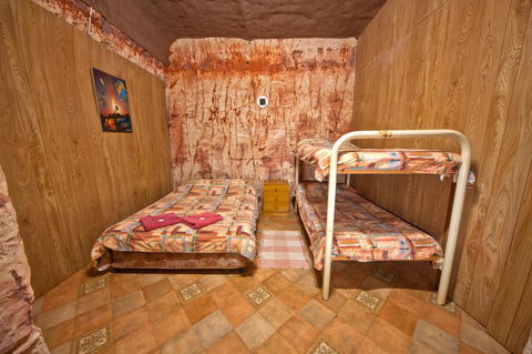 Radeka Downunder Underground Motel - Tourism Caloundra 2