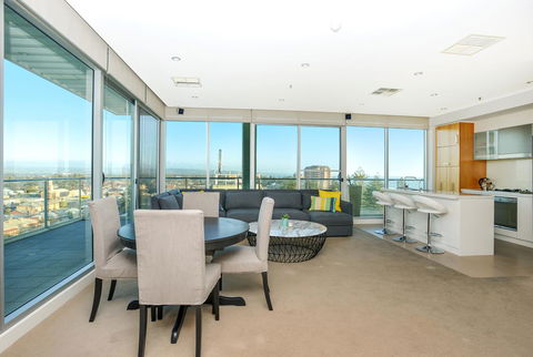 Glenelg Skyline Penthouse - Tourism Caloundra 7