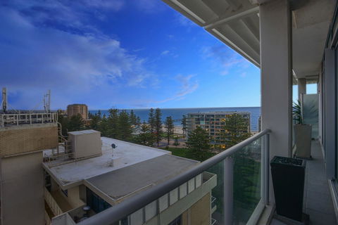 Glenelg Skyline Penthouse - Tourism Caloundra 5