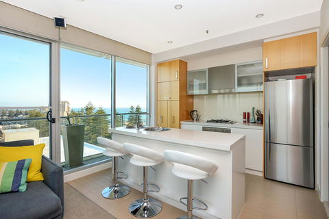 Glenelg Skyline Penthouse - Tourism Caloundra 9