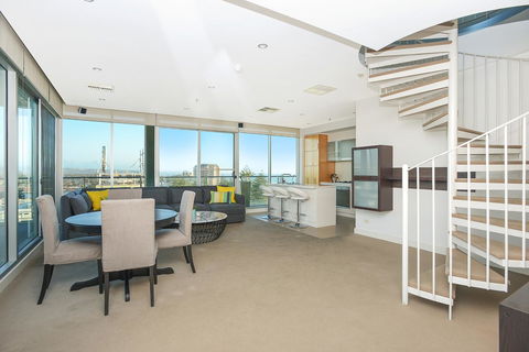 Glenelg Skyline Penthouse - Tourism Caloundra 40