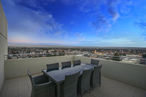 Glenelg Skyline Penthouse - Tourism Caloundra 34