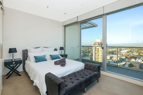 Glenelg Skyline Penthouse - Tourism Caloundra 19