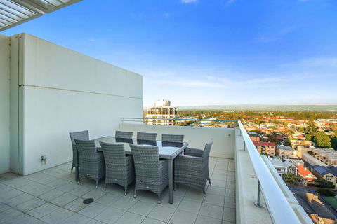 Glenelg Skyline Penthouse - Tourism Caloundra 6