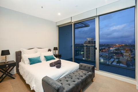 Glenelg Skyline Penthouse - Tourism Caloundra 33