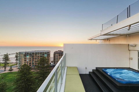 Glenelg Skyline Penthouse - Tourism Caloundra 27
