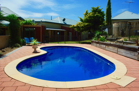 Scobie Lane Retreat - Tourism Caloundra 3