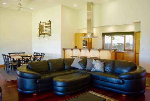 Scobie Lane Retreat - Tourism Caloundra 4