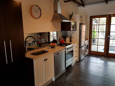 Irongate Studio B&B - Tourism Caloundra 5