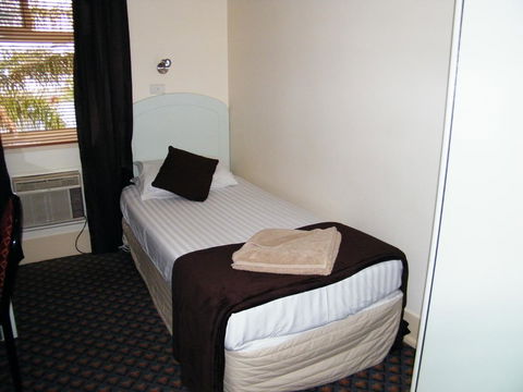 Grand Tasman Hotel - Tourism Caloundra 22