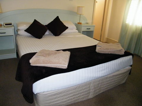 Grand Tasman Hotel - Tourism Caloundra 36