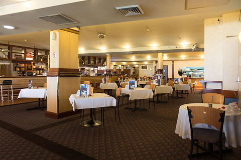 Grand Tasman Hotel - Tourism Caloundra 1