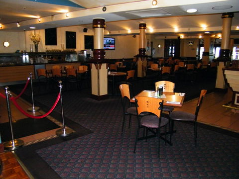 Grand Tasman Hotel - Tourism Caloundra 2