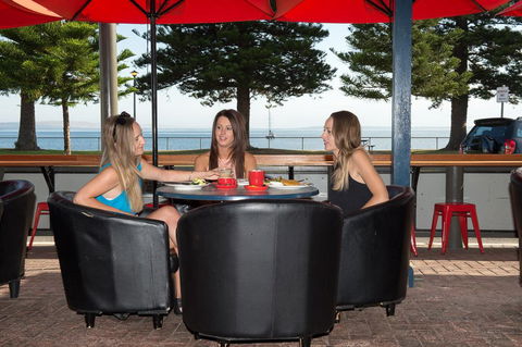 Grand Tasman Hotel - Tourism Caloundra 14