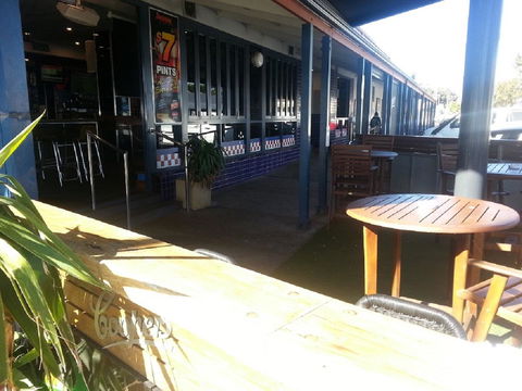 Grand Tasman Hotel - Tourism Caloundra 3