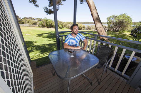 Lakeside Tourist Park - Tourism Caloundra 0