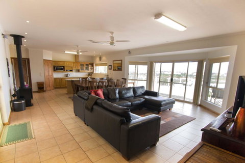 Limestone Ridge - Tourism Caloundra 4