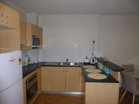 ADELAIDE CENTRAL APARTMENT - 3BR, 2BATH & CARPARK - Tourism Caloundra 5