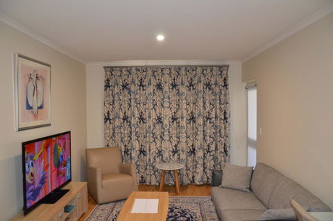 ADELAIDE CENTRAL APARTMENT - 3BR, 2BATH & CARPARK - Tourism Caloundra 1