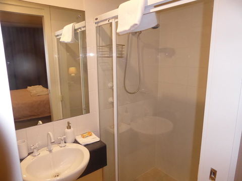 ADELAIDE CENTRAL APARTMENT - 3BR, 2BATH & CARPARK - Tourism Caloundra 14