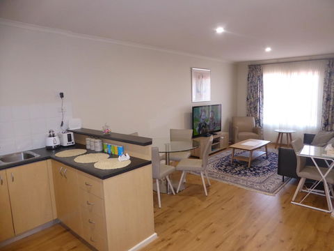 ADELAIDE CENTRAL APARTMENT - 3BR, 2BATH & CARPARK - Tourism Caloundra 7