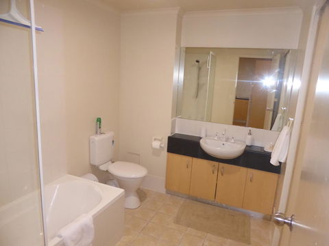 ADELAIDE CENTRAL APARTMENT - 3BR, 2BATH & CARPARK - Tourism Caloundra 17