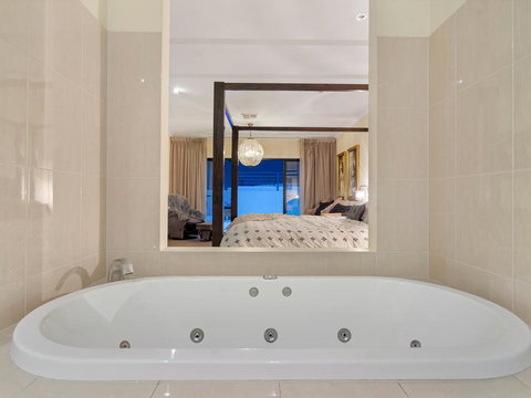 City-Barossa Gateway - Tourism Caloundra 1