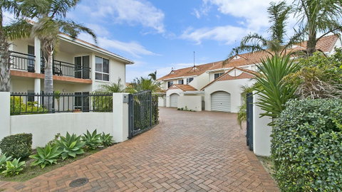 Salt Waterfront Apartment - Tourism Caloundra 3