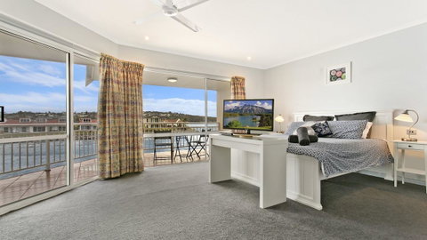 Salt Waterfront Apartment - Tourism Caloundra 10