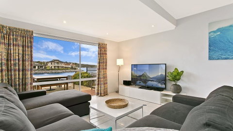Salt Waterfront Apartment - Tourism Caloundra 5