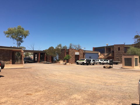 Desert Cave Hotel - Tourism Caloundra 36