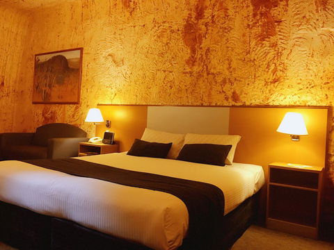 Desert Cave Hotel - Tourism Caloundra 37