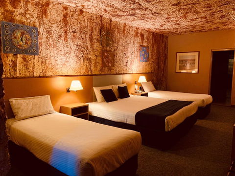 Desert Cave Hotel - Tourism Caloundra 29