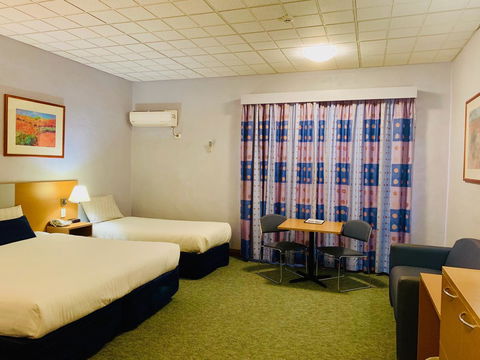 Desert Cave Hotel - Tourism Caloundra 26