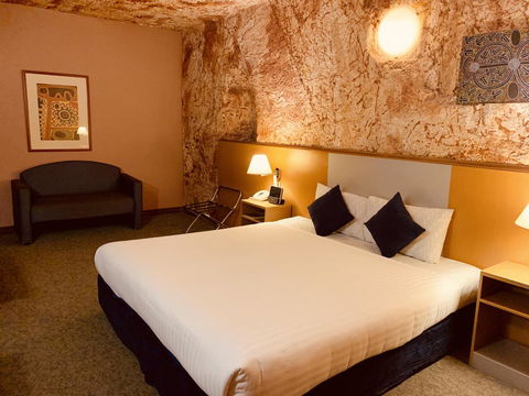 Desert Cave Hotel - Tourism Caloundra 3