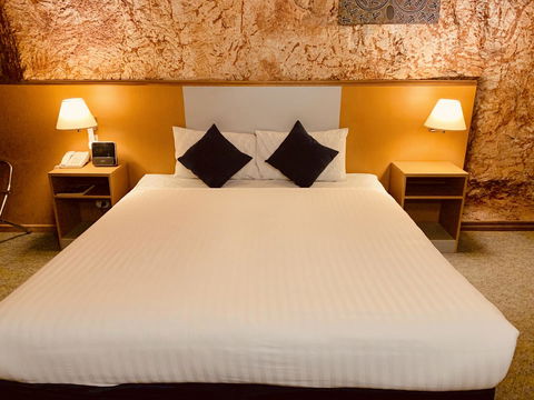 Desert Cave Hotel - Tourism Caloundra 1