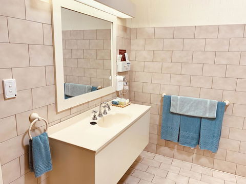 Desert Cave Hotel - Tourism Caloundra 21
