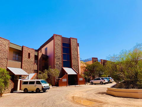 Desert Cave Hotel - Tourism Caloundra 28
