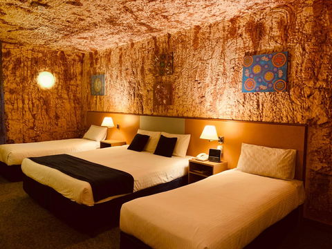 Desert Cave Hotel - Tourism Caloundra 33