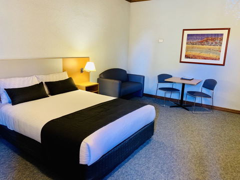 Desert Cave Hotel - Tourism Caloundra 19