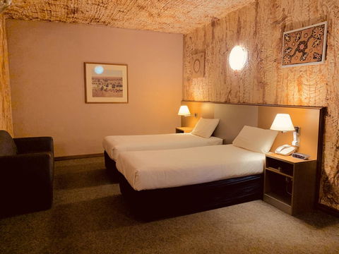 Desert Cave Hotel - Tourism Caloundra 7