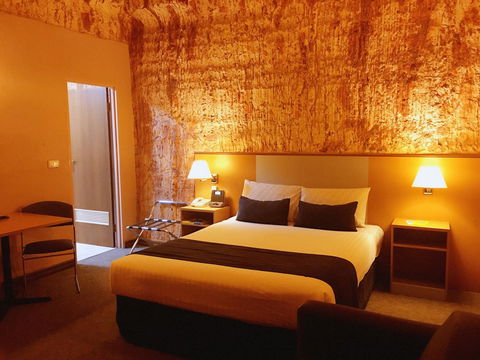 Desert Cave Hotel - Tourism Caloundra 40